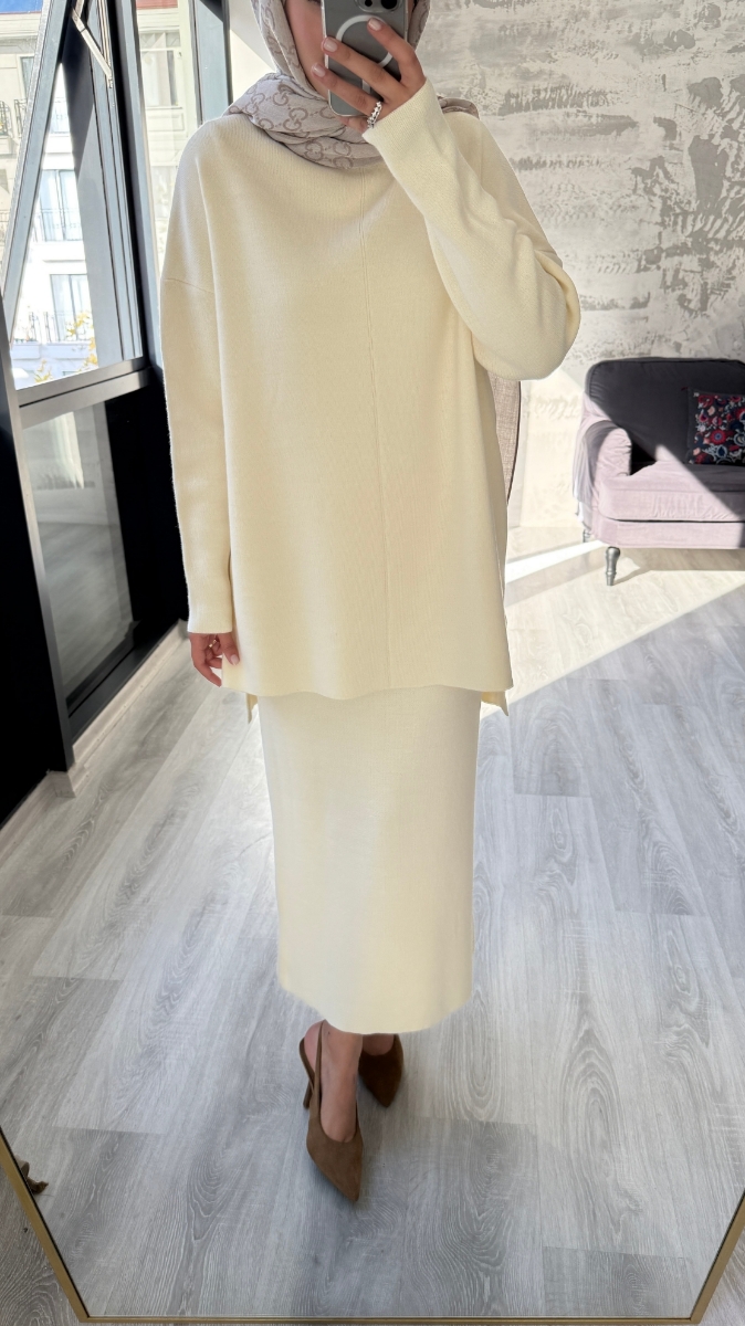 Şık Etekli Tesettür Takım - Ekru 