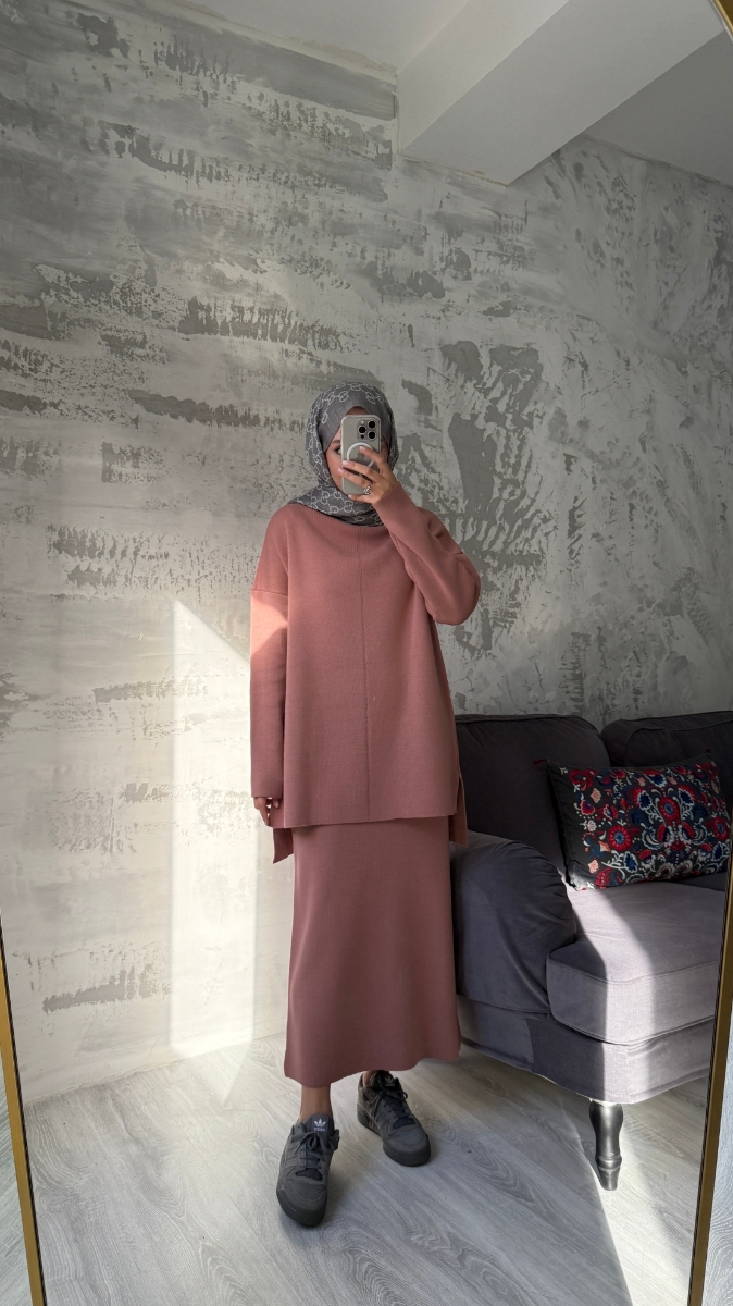 Şık Etekli Tesettür Takım - Gül