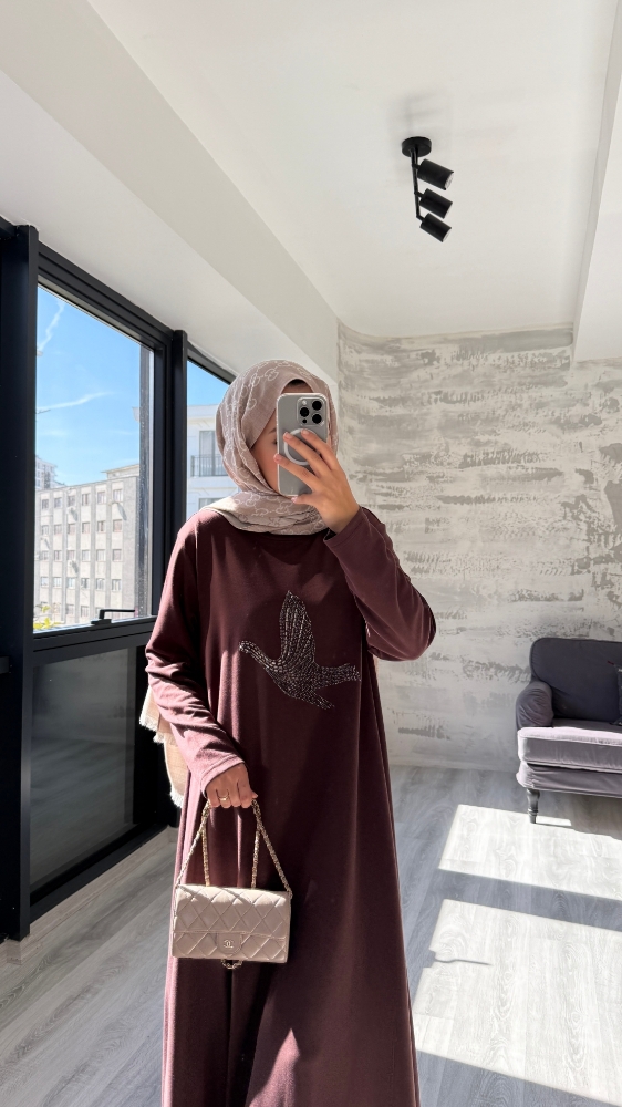 Taşlı Kuş Desenli Penye Tesettür Elbise - Kahve